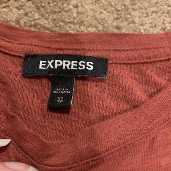 2 Basic T-shirts! *CLOSET CLEANOUT* - Picture 2 of 5